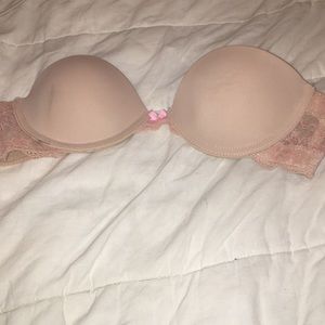 Strapless nude bra with pink lace and pink bow